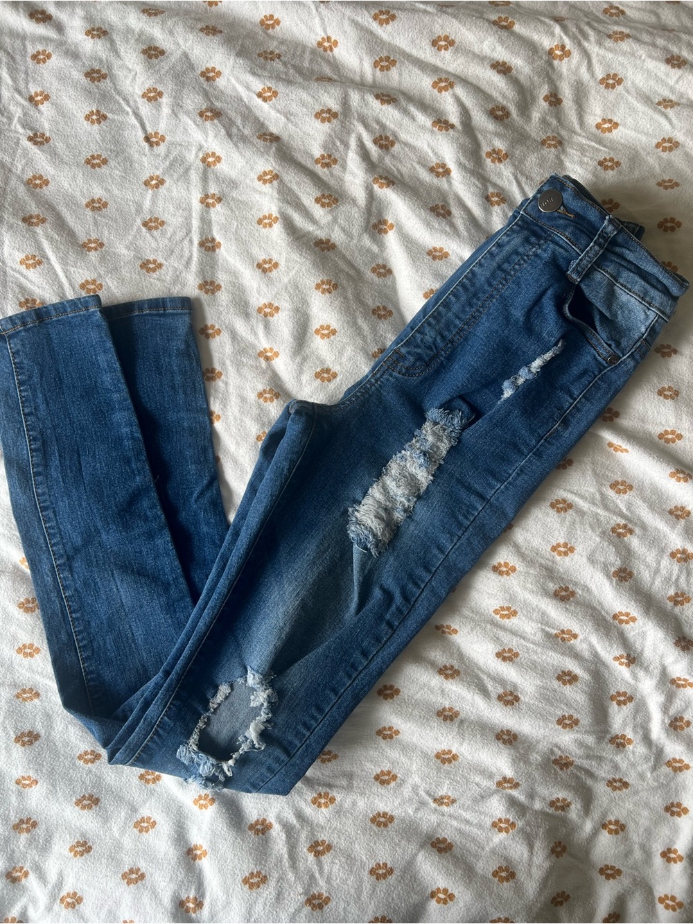 Women’s Mid-Blue Distressed Skinny Jeans